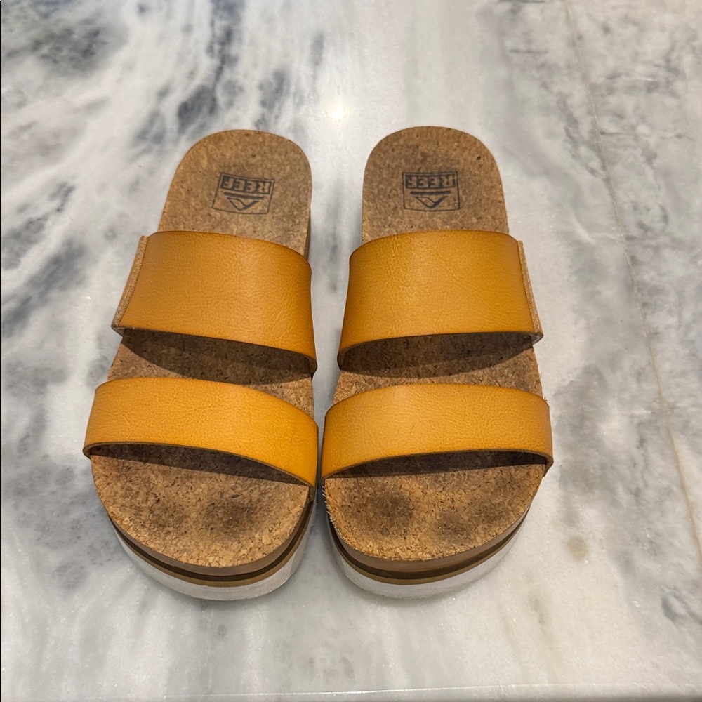 Reef Women's Cushion Vista Hi platform sandals
